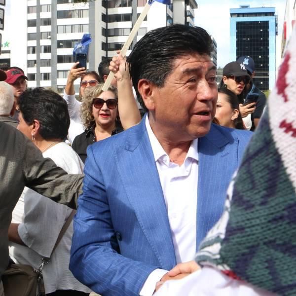 Jorge Yunda enfrenta denuncia por campaña anticipada ante el TCE